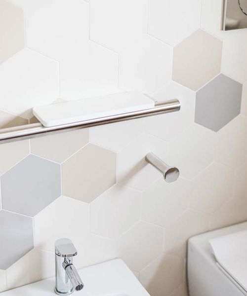 Prestige grab bar with stone shelf