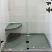 Curved corner seat 18" x 18" in a cultured granite shower - Innovate Building Solutions
