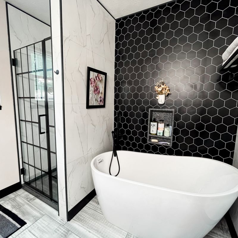 BiancoMarble2424_BlackHexagon_Freestanding tub